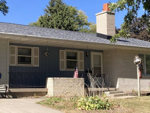 Vinyl Siding Replacement Improves West Branch, Iowa Home